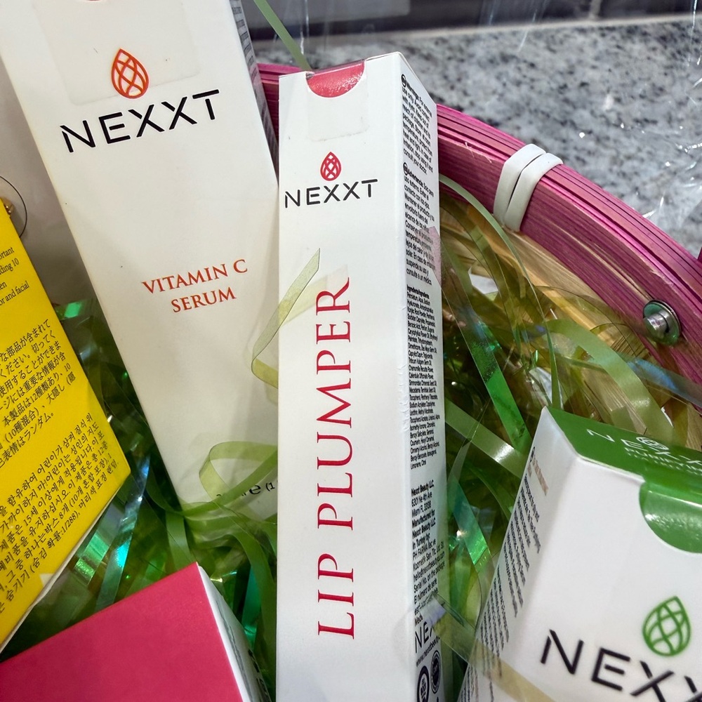 $189 Retail Gift Basket - Picture 5 of 10